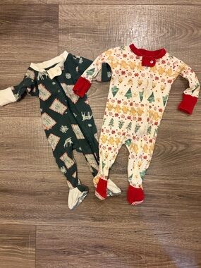 Bundle of two Burts Bees Christmas Footies